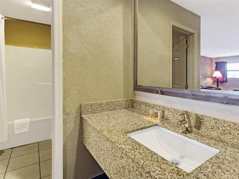 Days Inn By Wyndham Cherokee Near Casino Zewnętrze zdjęcie