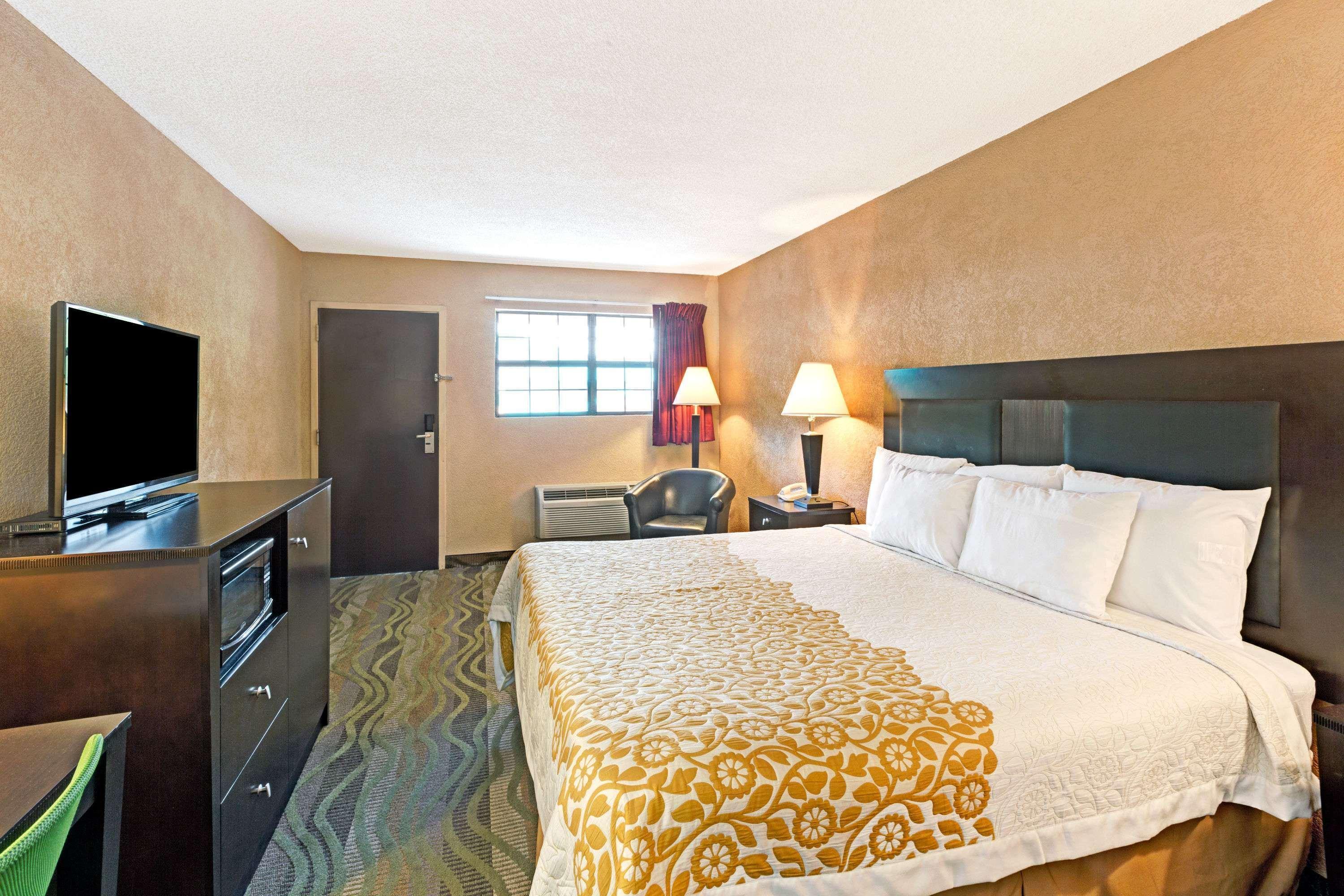 Days Inn By Wyndham Cherokee Near Casino Zewnętrze zdjęcie