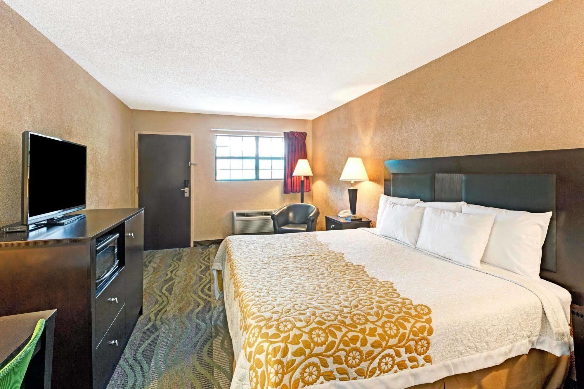Days Inn By Wyndham Cherokee Near Casino Zewnętrze zdjęcie